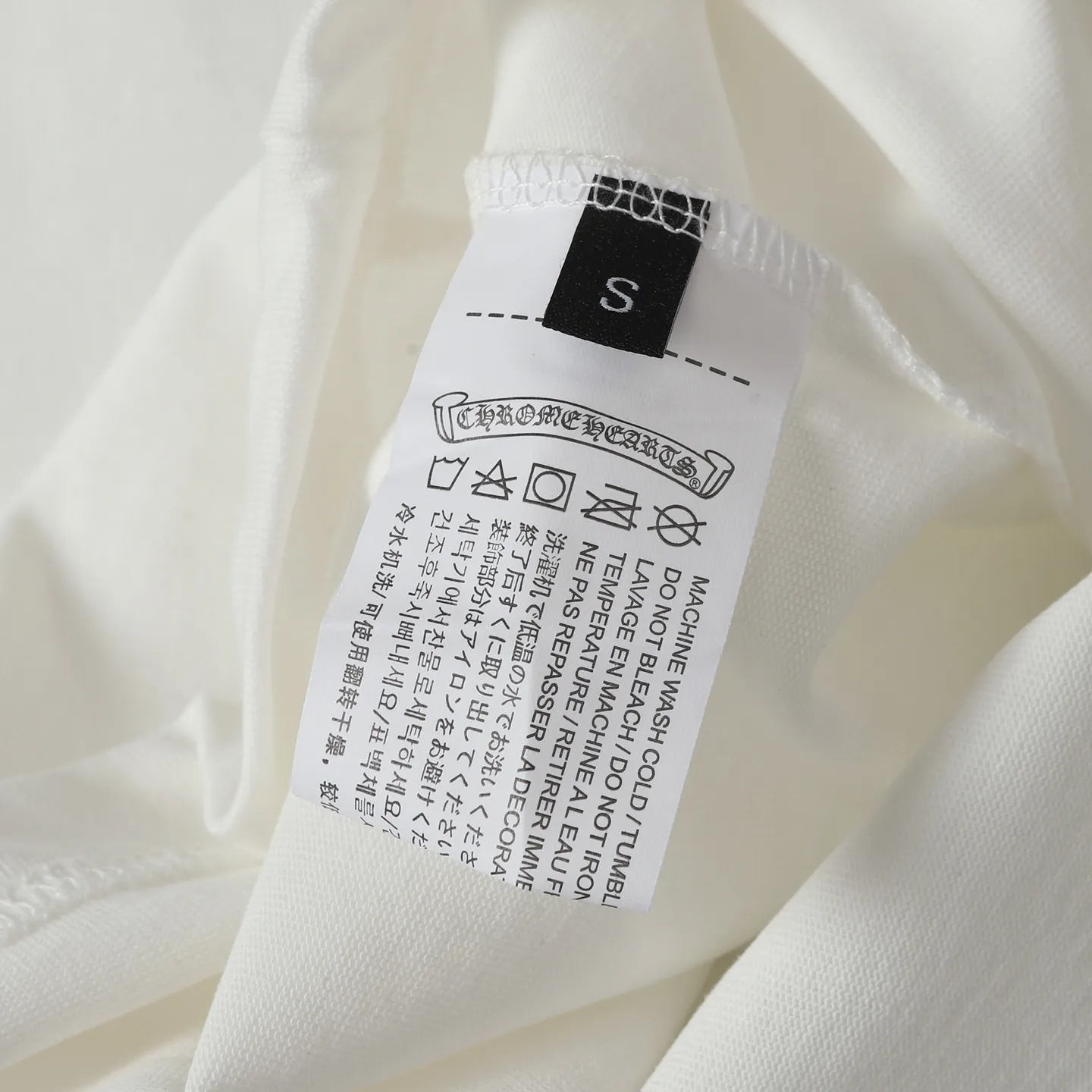 🅿️170 Chrome Hearts/Chrome Hearts 25ss cross printed short-sleeved T-shirt. Fabric 280g double yarn, 1*1 double yarn thread, soft and comfortable to the touch, no deformation, os dropped shoulders and loose version, same style for men and women. The loose version covers the flesh and looks slim but not attractive. Color: black/white Size: XS-L